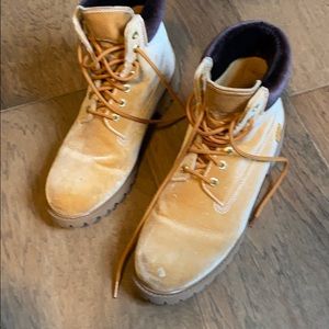 Offwhite velvet timberlands